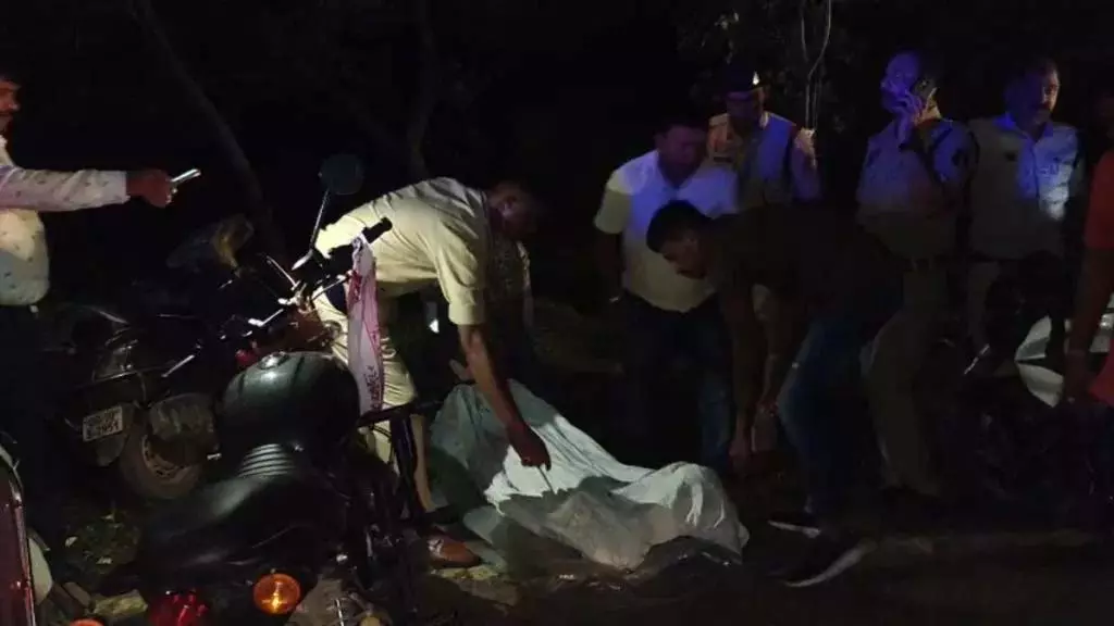 प्रेम में धोखा मिलने से युवक ने ट्रेन के सामने कूदकर की आत्महत्या प्रेम में धोखा मिलने से युवक ने ट्रेन के सामने कूदकर की आत्महत्या