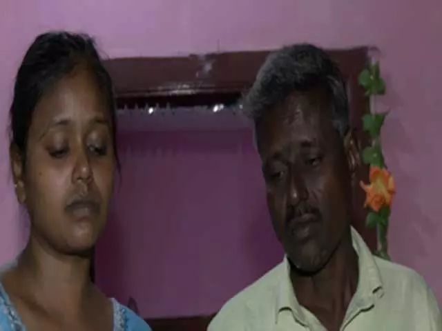 करूर भगदड़ : भीड़ ने मेरी मां को आंखों के सामने कुचला, परिजनों का छलका दर्द करूर भगदड़ : भीड़ ने मेरी मां को आंखों के सामने कुचला, परिजनों का छलका दर्द