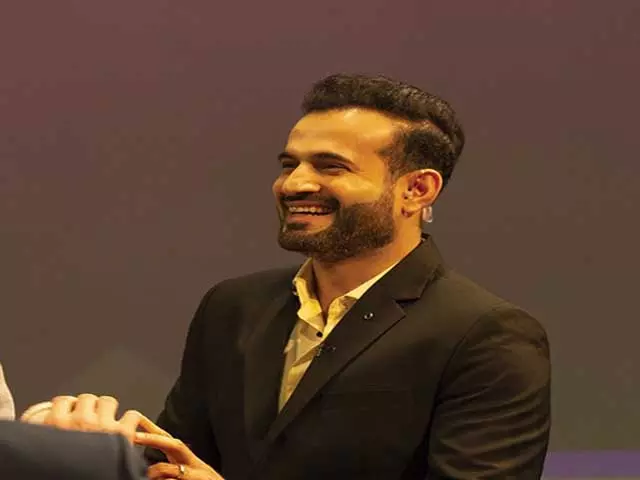 फ्लाइट लैंड करा दी बुमराह ने, इरफान पठान ने हारिस रऊफ पर कसा तंज फ्लाइट लैंड करा दी बुमराह ने, इरफान पठान ने हारिस रऊफ पर कसा तंज
