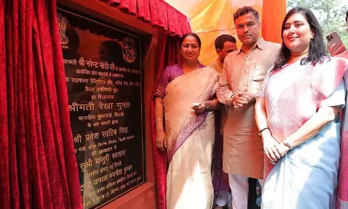 CM रेखा ने राजपूताना राइफल्स में फुटओवर ब्रिज का शिलान्यास किया
