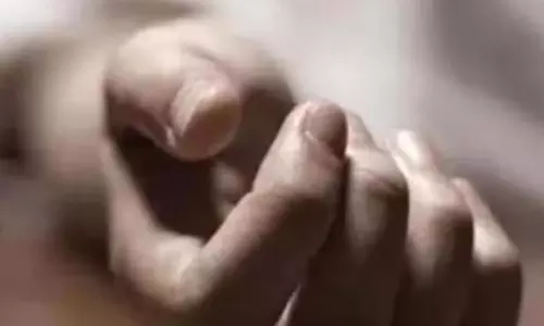 आधी रात समधी को किया फोन, ससुर ने फंदे में लटकी बहू की मौत की खबर दी आधी रात समधी को किया फोन, ससुर ने फंदे में लटकी बहू की मौत की खबर दी
