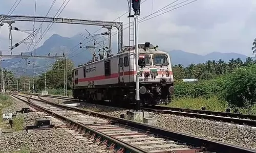 क्रॉसिंगों पर इंटरलॉकिंग उपकरण लगाने के लिए 230 करोड़ का वित्त पोषण प्रदान किया गया क्रॉसिंगों पर इंटरलॉकिंग उपकरण लगाने के लिए 230 करोड़ का वित्त पोषण प्रदान किया गया