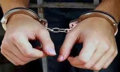 Bihar: पुलिस की बड़ी कार्रवाई, 2 करोड़ का गांजा जब्त, ड्राइवर गिरफ्तार Bihar: पुलिस की बड़ी कार्रवाई, 2 करोड़ का गांजा जब्त, ड्राइवर गिरफ्तार