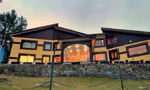 अदालत ने गुलमर्ग होटल पर यथास्थिति बनाए रखने का आदेश दिया अदालत ने गुलमर्ग होटल पर यथास्थिति बनाए रखने का आदेश दिया