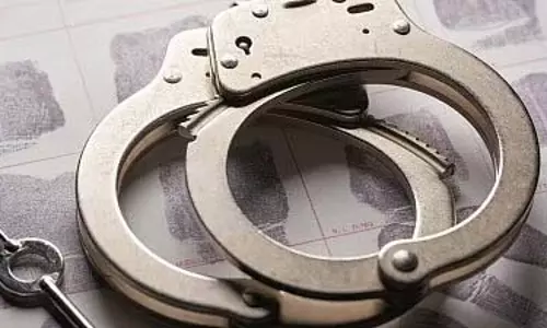 Indore : लिफ्ट देने को लेकर हुए विवाद में लोडिंग रिक्शा चालक की हत्या, आरोपी पकड़ा गया Indore : लिफ्ट देने को लेकर हुए विवाद में लोडिंग रिक्शा चालक की हत्या, आरोपी पकड़ा गया
