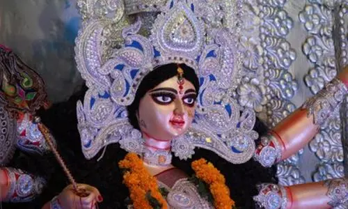 थिएटरपारा मालीपट्टी दुर्गा पूजा में ऑपरेशन सिंदूर थीम अपनाई गई
