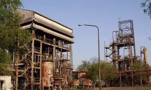 UCC सफाई के बाद सरकार ने भूजल परीक्षणों की अनदेखी की; पर्यावरण कार्यकर्ताओं ने चिंता जताई UCC सफाई के बाद सरकार ने भूजल परीक्षणों की अनदेखी की; पर्यावरण कार्यकर्ताओं ने चिंता जताई
