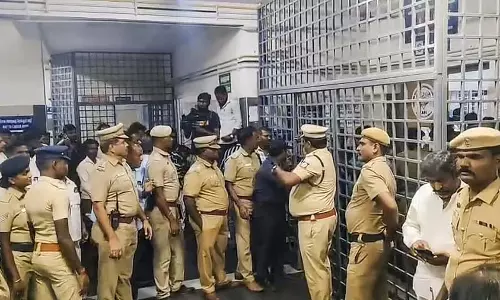 तमिलनाडु भगदड़: अमित शाह ने राज्यपाल और मुख्यमंत्री स्टालिन से बात की तमिलनाडु भगदड़: अमित शाह ने राज्यपाल और मुख्यमंत्री स्टालिन से बात की