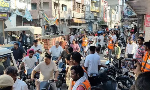 Haryana : टोहाना के व्यापारियों ने तोड़फोड़ अभियान के खिलाफ आवाज उठाई Haryana : टोहाना के व्यापारियों ने तोड़फोड़ अभियान के खिलाफ आवाज उठाई