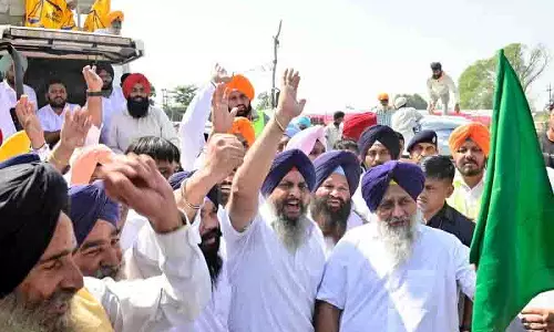 एसडीआरएफ के वितरण को छिपाने के लिए विधानसभा सत्र का नाटक: Sukhbir एसडीआरएफ के वितरण को छिपाने के लिए विधानसभा सत्र का नाटक: Sukhbir