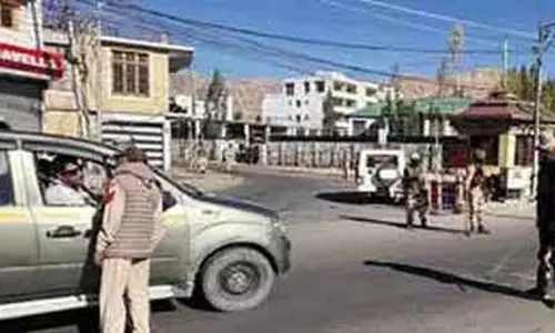लेह में कर्फ्यू में 4 घंटे की ढील, हालात शांतिपूर्ण: अधिकारी लेह में कर्फ्यू में 4 घंटे की ढील, हालात शांतिपूर्ण: अधिकारी