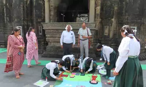 Himachal: छात्रों ने बैजनाथ के प्राचीन शिव मंदिर में स्वच्छता अभियान चलाया