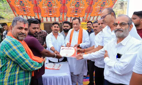 Jaipur: कैबिनेट मंत्री ने ग्रामीण सेवा शिविरों का किया निरीक्षण Jaipur: कैबिनेट मंत्री ने ग्रामीण सेवा शिविरों का किया निरीक्षण
