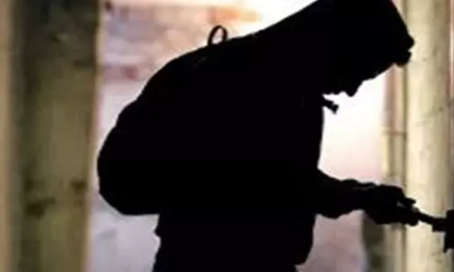 बस स्टैंड के दुकानों में चोरी, सीसीटीवी फुटेज खंगाल रही पुलिस