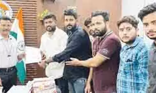 मीरवाइज ने हिरदे नाथ कौल को याद किया मीरवाइज ने हिरदे नाथ कौल को याद किया