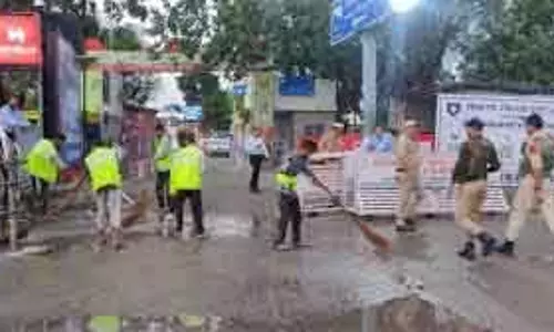 स्वच्छता अभियान के तहत जम्मू-कश्मीर पुलिस ने चलाया व्यापक सफाई अभियान
