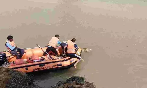 पिता ने प्रेम प्रसंग को लेकर कर दी बेटी की हत्या, इलाके में फैली सनसनी पिता ने प्रेम प्रसंग को लेकर कर दी बेटी की हत्या, इलाके में फैली सनसनी