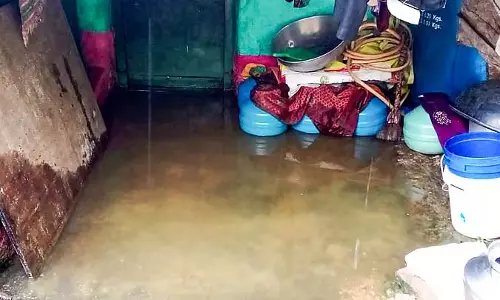 Savadatti : लगातार बारिश के कारण मकान ढह गए Savadatti : लगातार बारिश के कारण मकान ढह गए