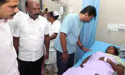 उदयनिधि स्टालिन ने करूर भगदड़ पीड़ितों से की मुलाकात, जताया दुख