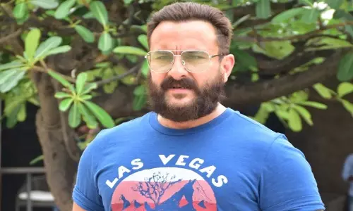 Saif Ali Khan को 1000 रुपए के लिए निर्माता को किस करने के लिए मजबूर किया गया? Saif Ali Khan को 1000 रुपए के लिए निर्माता को किस करने के लिए मजबूर किया गया?