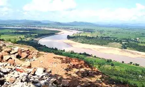 Chhatrapur मछुआरे रुशिकुल्या मुहाने पर गाद जमाव के समाधान में लगे Chhatrapur मछुआरे रुशिकुल्या मुहाने पर गाद जमाव के समाधान में लगे