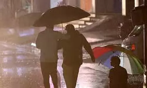 Kerala: भारी बारिश की चेतावनी, चार जिलों में येलो अलर्ट जारी Kerala: भारी बारिश की चेतावनी, चार जिलों में येलो अलर्ट जारी
