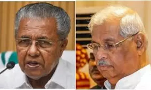 Kerala: विवाद के बाद पहली बार राजभवन में CM ; भारत माता की कोई तस्वीर नहीं Kerala: विवाद के बाद पहली बार राजभवन में CM ; भारत माता की कोई तस्वीर नहीं
