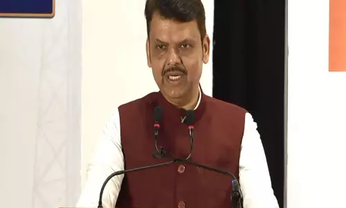 मुख्यमंत्री Fadnavis ने सोलापुर और बीड में बाढ़ की स्थिति की समीक्षा की