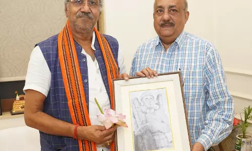 MP बृजमोहन अग्रवाल से डॉक्टर संजय शर्मा ने की मुलाकात