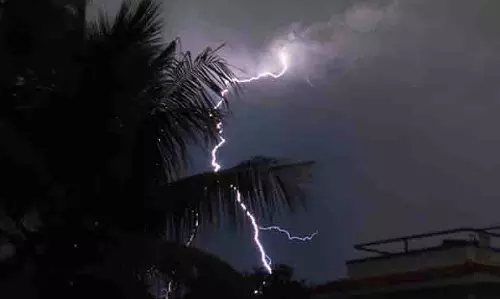 Maharashtra: पालघर में बिजली गिरने से छह लोग घायल, कई घर क्षतिग्रस्त Maharashtra: पालघर में बिजली गिरने से छह लोग घायल, कई घर क्षतिग्रस्त