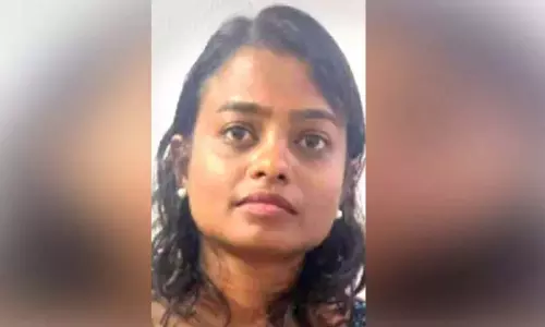 Kerala : नकली सोने के आभूषण गिरवी रखकर लाखों रुपये चुराने के आरोप में महिला गिरफ्तार Kerala : नकली सोने के आभूषण गिरवी रखकर लाखों रुपये चुराने के आरोप में महिला गिरफ्तार