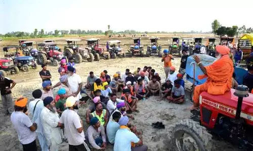 कृषि भूमि को बहाल करने के लिए राज्यसभा MP के अभियान में 225 ट्रैक्टर शामिल हुए