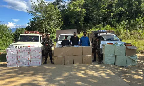 असम राइफल्स ने Champhai में 2.80 करोड़ रुपये मूल्य की विदेशी सिगरेट जब्त की असम राइफल्स ने Champhai में 2.80 करोड़ रुपये मूल्य की विदेशी सिगरेट जब्त की