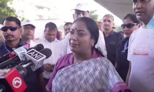 Delhi के मुख्यमंत्री ने 300 इलेक्ट्रिक बसों को हरी झंडी दिखाई