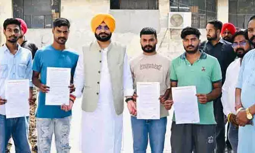 Ludhiana: सूद ने 4 युवाओं को सरकारी नियुक्ति पत्र सौंपे Ludhiana: सूद ने 4 युवाओं को सरकारी नियुक्ति पत्र सौंपे