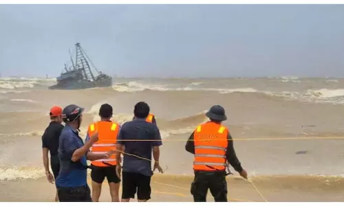 Vietnam ने तूफान बुआलोई के लिए तैयारी शुरू कर दी है, हजारों लोगों को निकाला जा रहा Vietnam ने तूफान बुआलोई के लिए तैयारी शुरू कर दी है, हजारों लोगों को निकाला जा रहा