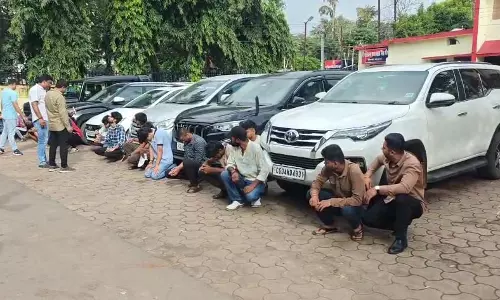 रायपुर में हुड़दंगी युवकों की रैली, 8 लग्जरी वाहन जब्त,15 युवक गिरफ्तार