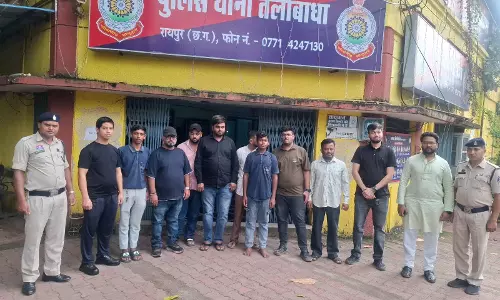 तेलीबांधा में देर रात होटल-ढाबा-पान दुकान संचालकों के खिलाफ बड़ी कार्रवाई
