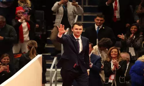 Charlie Kirk ने टकराव को आंदोलन में कैसे बदला Charlie Kirk ने टकराव को आंदोलन में कैसे बदला