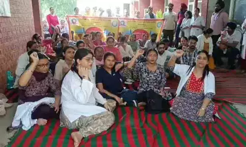 नर्सिंग स्टाफ की हड़ताल से Mohali hospital का कामकाज प्रभावित नर्सिंग स्टाफ की हड़ताल से Mohali hospital का कामकाज प्रभावित
