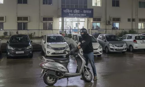 अस्पताल परिसर से एक्टिवा चोरी, महिला ने थाने में दर्ज कराई रिपोर्ट अस्पताल परिसर से एक्टिवा चोरी, महिला ने थाने में दर्ज कराई रिपोर्ट
