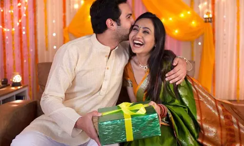 Couples के लिए संपत्ति उपहार: कर छूट और क्लबिंग नियमों की व्याख्या Couples के लिए संपत्ति उपहार: कर छूट और क्लबिंग नियमों की व्याख्या