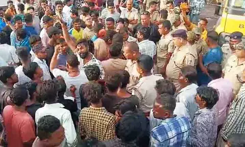 ट्रक ने स्कूटर को टक्कर मारी, दंपति की मौत, बरगढ़ में तनाव
