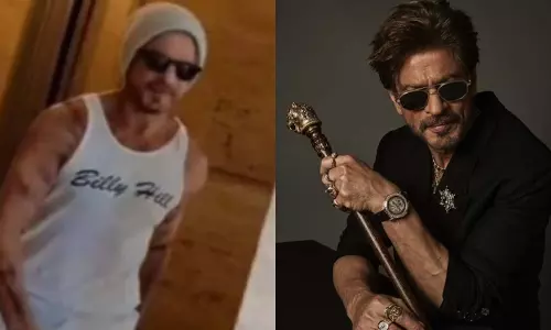 फोटो लीक से झलका ‘ किंग ’ का नया अवतार — SRK के सॉल्ट-एंड-पेपर लुक में हलचल फोटो लीक से झलका ‘ किंग ’ का नया अवतार — SRK के सॉल्ट-एंड-पेपर लुक में हलचल