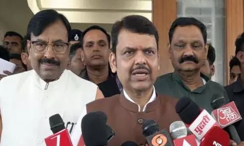 CM Fadnavis ने सतर्कता बरतने का आग्रह किया, आने वाले महत्वपूर्ण दिनों के लिए अलर्ट की समीक्षा की CM Fadnavis ने सतर्कता बरतने का आग्रह किया, आने वाले महत्वपूर्ण दिनों के लिए अलर्ट की समीक्षा की