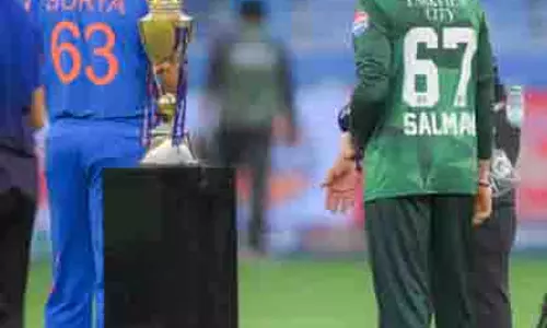 Asia Cup: भारत ने गेंदबाजी का फैसला किया, चोटिल पांड्या की जगह रिंकू को मौका Asia Cup: भारत ने गेंदबाजी का फैसला किया, चोटिल पांड्या की जगह रिंकू को मौका