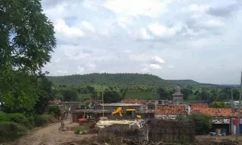 उस गाँव में सभी आदिवासी हैं.. आरक्षण केवल पिछड़ी जातियों को ही दिया जाता है