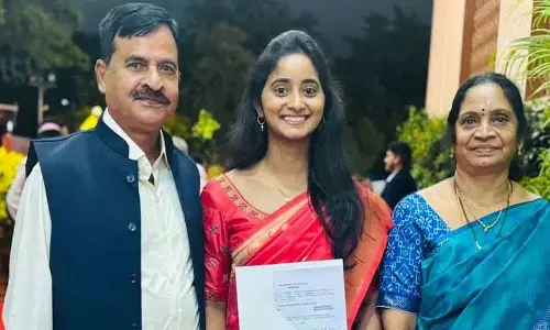 Civil के साथ ग्रुप-1 पास करने वाली मंदा अपूर्वा को खम्मम का डिप्टी कलेक्टर नियुक्त किया गया