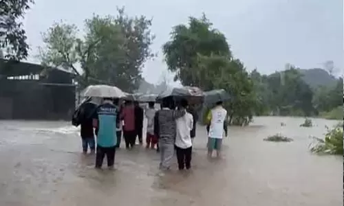 ठाणे में भारी बारिश से बाढ़ का कहर, भातसा डैम के गेट खोलने से 150 गांव संपर्कहीन ठाणे में भारी बारिश से बाढ़ का कहर, भातसा डैम के गेट खोलने से 150 गांव संपर्कहीन