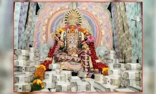 दुर्गा महालक्ष्मी को 7.77 करोड़ रुपये के नोटों से सजाया गया